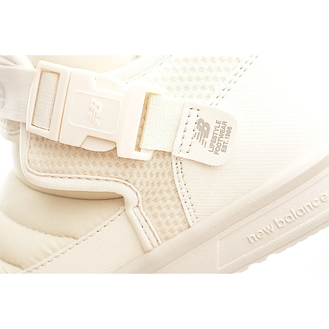 New Balance 米白色 绗缝填充上层 单带扣合闭合 生活方式运动鞋 18