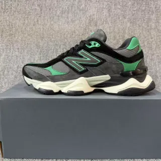 New Balance حذاء رياضي أسود أخضر قاعدة متوسطة منحوتة شبكي وسويدي سميك