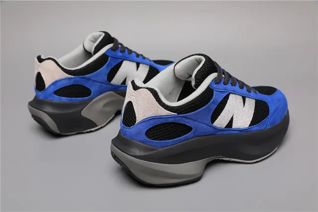 New Balance Tênis chunky azul preto bold de camurça e mesh oversized cinza 'N' logo 3