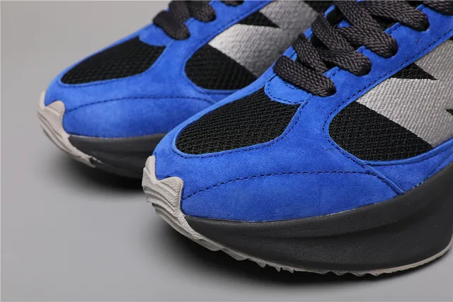 New Balance Tênis chunky azul preto bold de camurça e mesh oversized cinza 'N' logo 4