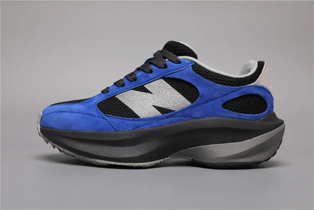 New Balance Tênis chunky azul preto bold de camurça e mesh oversized cinza 'N' logo 9