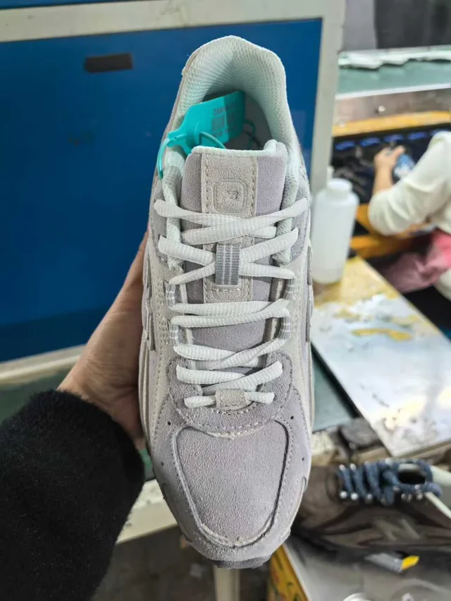 New Balance Gris Blanc Suède Supérieure Couturée Logo N Sneakers 5