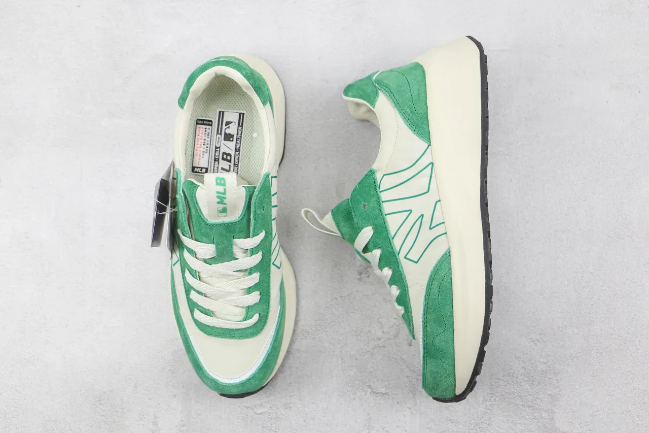 New Balance Chaussures Chunky Vert Beige Silhouette Rétro Runner Daim et Tissu 3