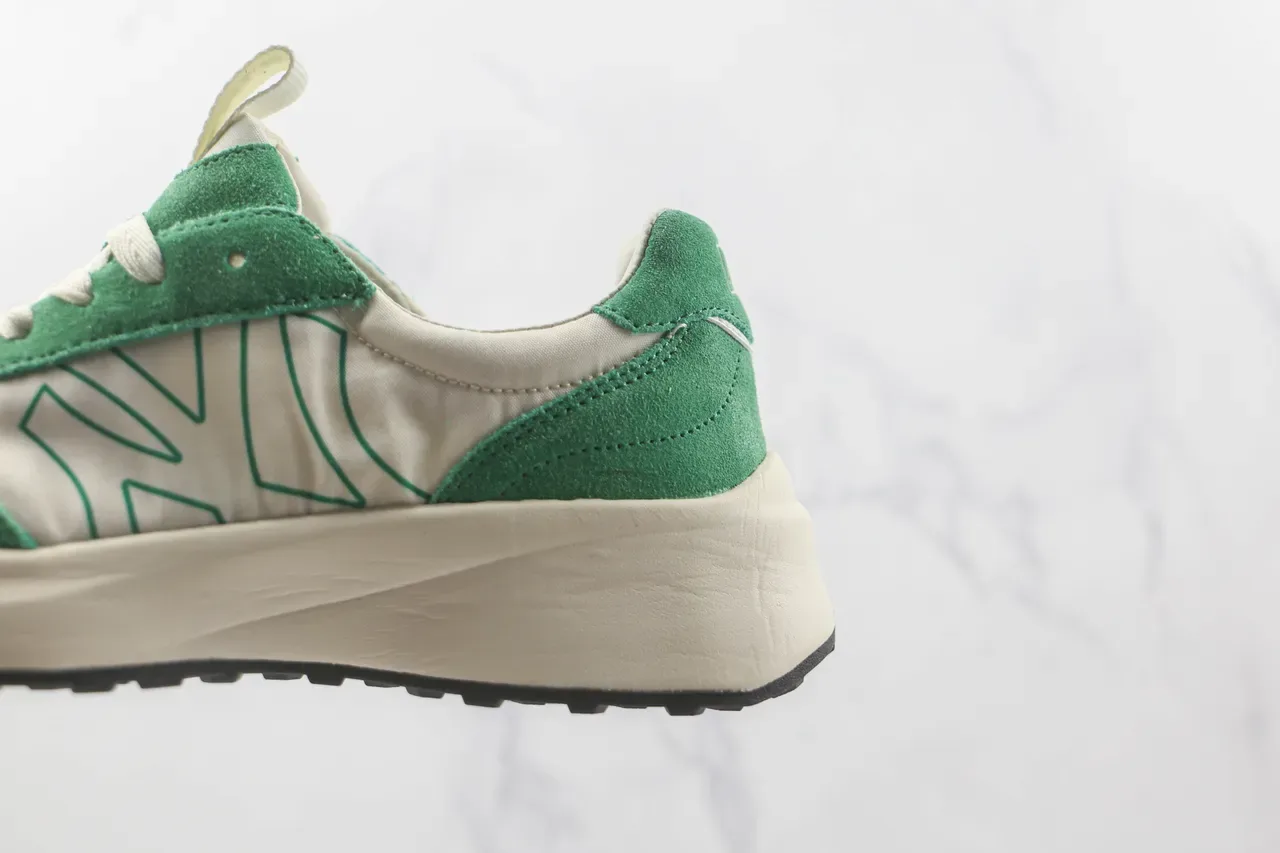 New Balance Chaussures Chunky Vert Beige Silhouette Rétro Runner Daim et Tissu 7