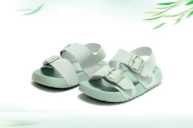 New Balance Sandales Décontractées à Deux Bretelles avec Boucle pour Enfants 8