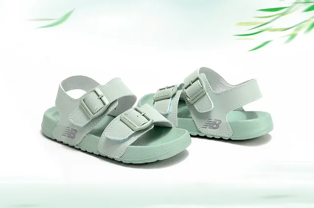 New Balance Sandales Décontractées à Deux Bretelles avec Boucle pour Enfants 9