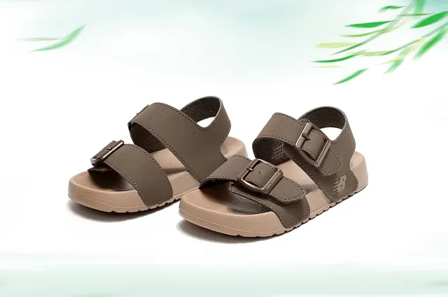 New Balance Sandales Décontractées à Deux Bretelles avec Boucle pour Enfants 13