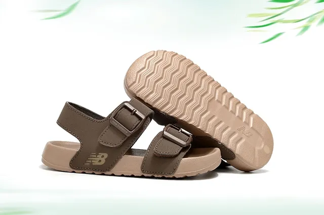 New Balance Sandales Décontractées à Deux Bretelles avec Boucle pour Enfants 16