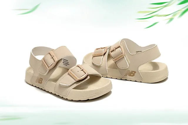 New Balance Sandales Décontractées à Deux Bretelles avec Boucle pour Enfants 24