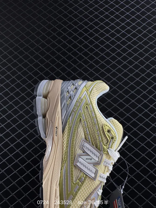 New Balance M1906 Yellow Silver Retro Runner malha e sintético no upper tênis chunky 4