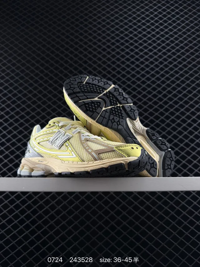 New Balance M1906 Yellow Silver Retro Runner malha e sintético no upper tênis chunky 5