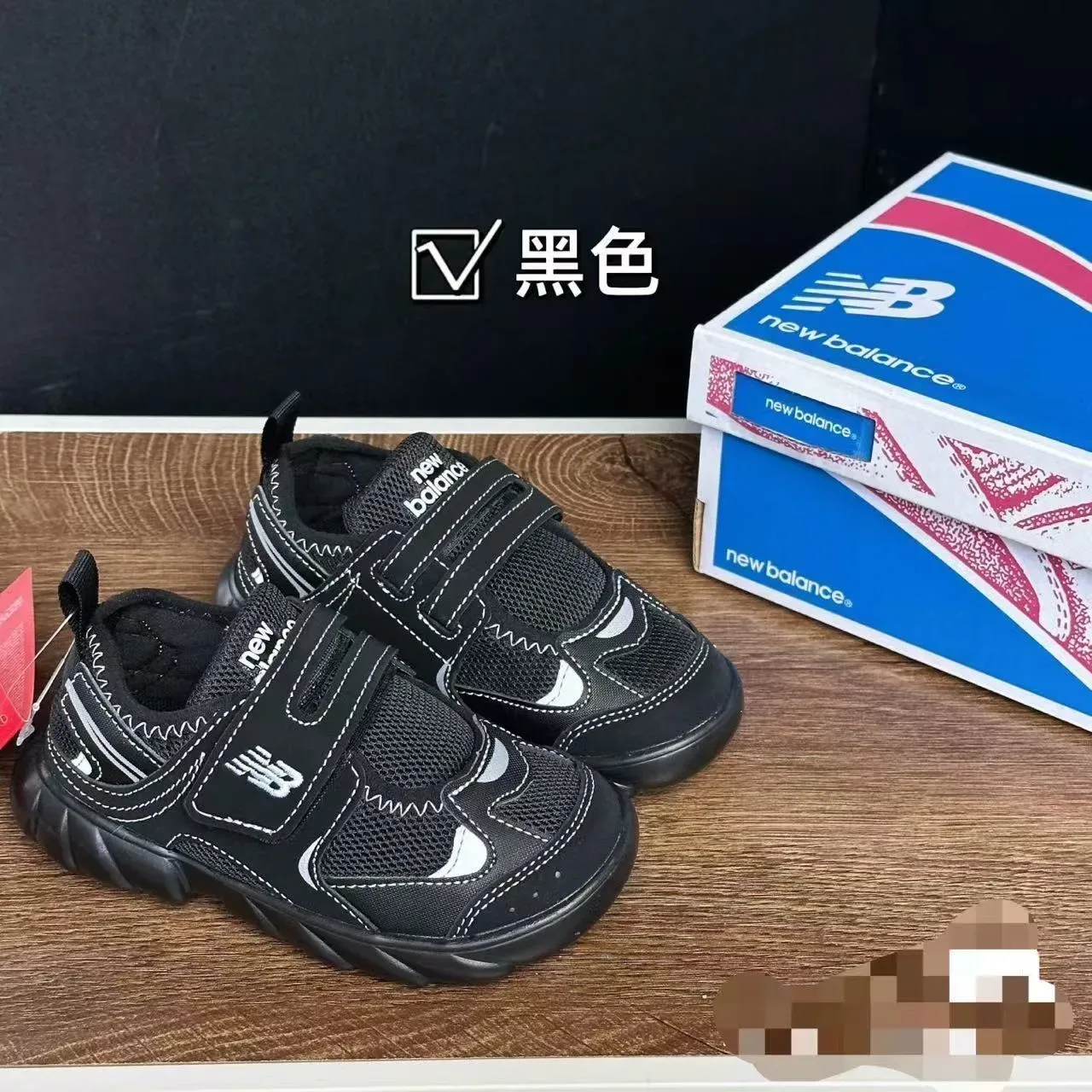 New Balance Argent Blanc Double Sangle Velcro Fermeture Maille et Superposition Synthétique Construction Chaussures Lifestyle 4