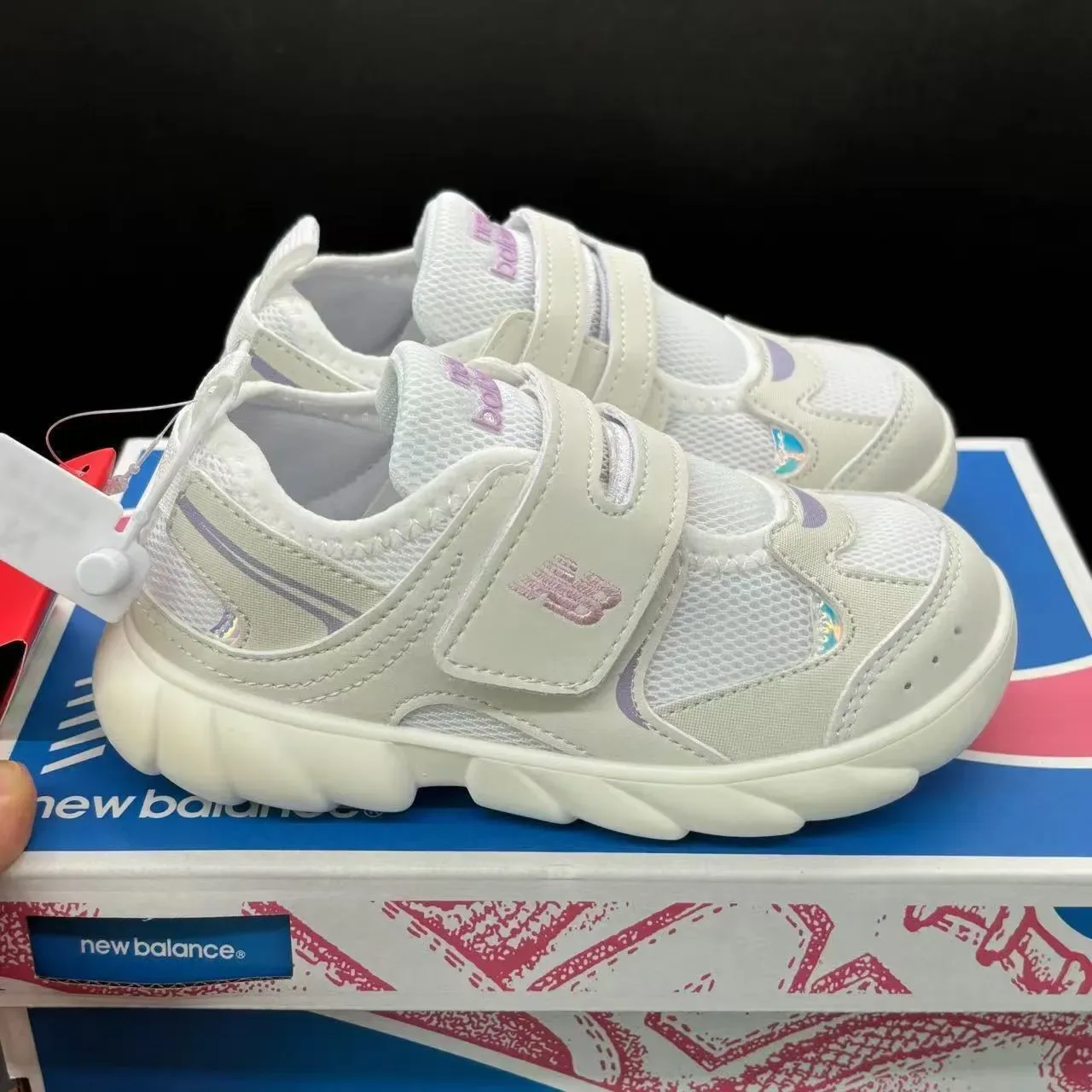New Balance Argent Blanc Double Sangle Velcro Fermeture Maille et Superposition Synthétique Construction Chaussures Lifestyle 11