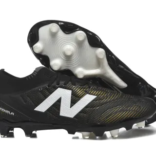 New Balance Tekela Negro y Oro Bajo-Corte Cuello Ajustado al Calcetín Suelo Firme Zapatos de Fútbol