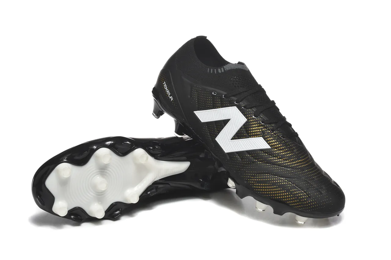 New Balance Tekela Noir et Or Basse Coupe Collet Ajusté Terrain Ferme Chaussures de Football 7