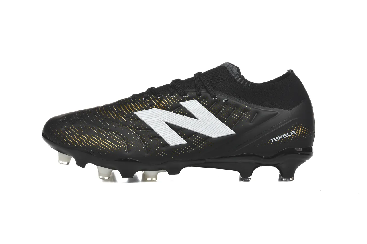 New Balance Tekela Noir et Or Basse Coupe Collet Ajusté Terrain Ferme Chaussures de Football 10
