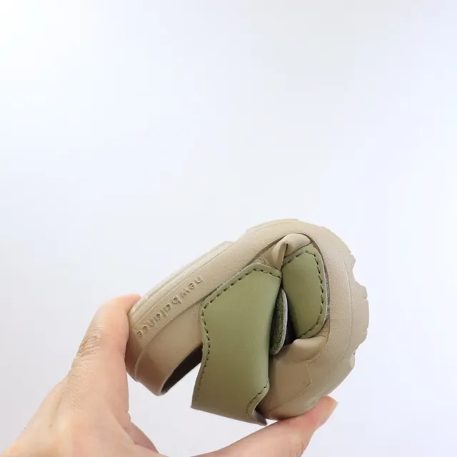 New Balance Sandales à deux sangles avec Velcro pour enfants casual 11