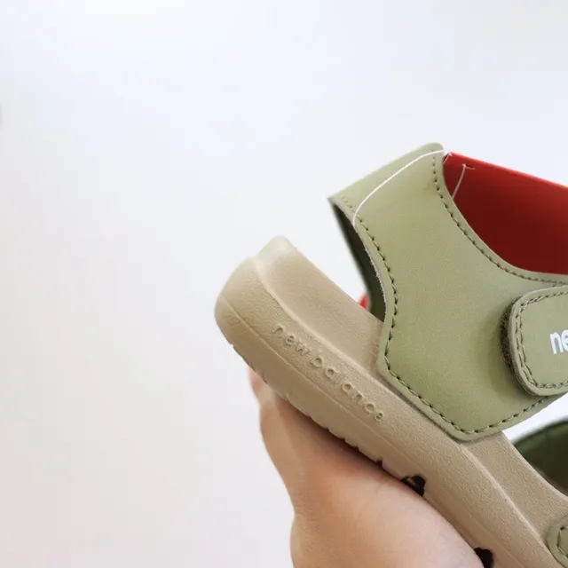 New Balance Sandales à deux sangles avec Velcro pour enfants casual 18