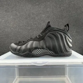 Nike Air Foamposite One काला मोनोक्रोम लाइफस्टाइल स्नीकर