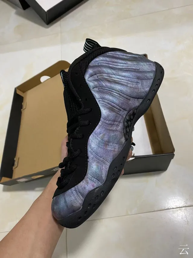 Nike Air Foamposite One Violet Iridescent Noir Chaussures de Basketball 3