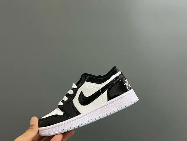 Nike Air Force 1 White Black Lifestyle Sneakers 9