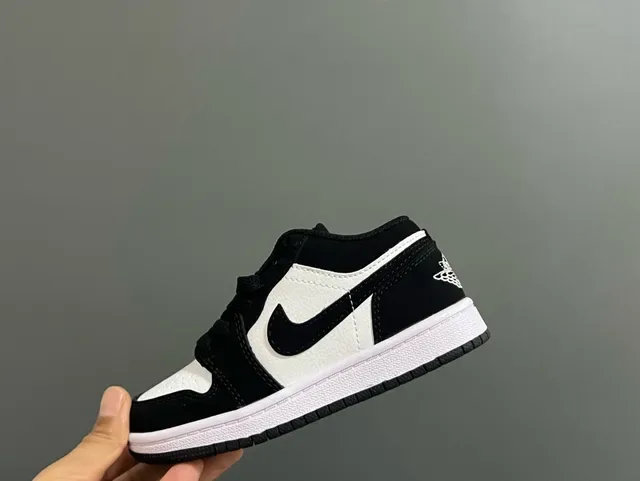 Nike Air Force 1 White Black Lifestyle Sneakers 11
