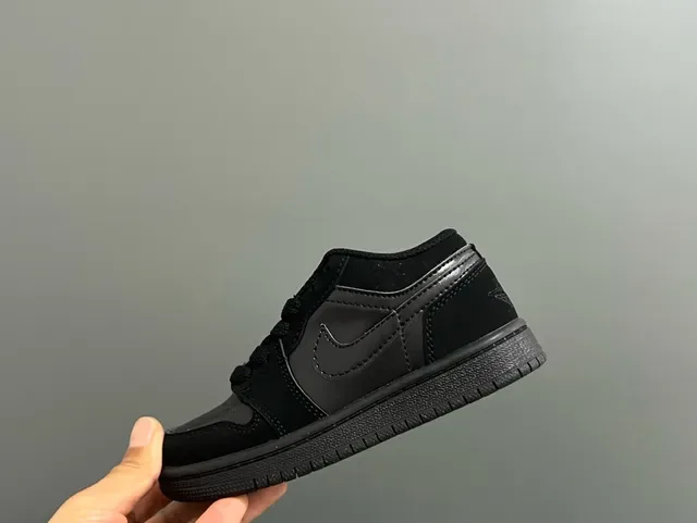 Nike Air Force 1 White Black Lifestyle Sneakers 14