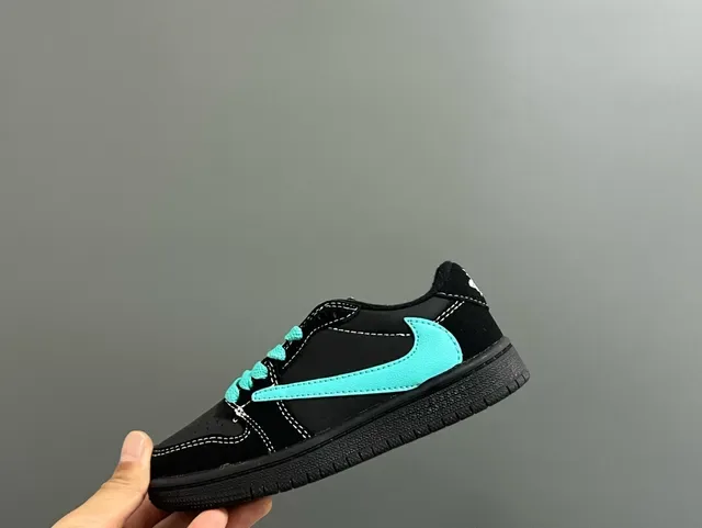 Nike Air Force 1 White Black Lifestyle Sneakers 24