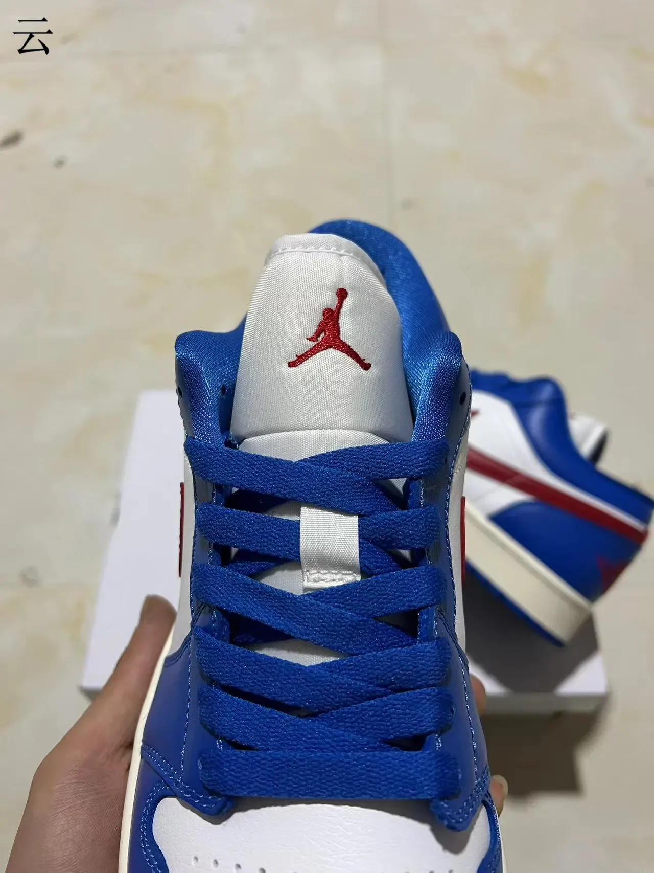 Nike Air Jordan 1 Chaussures Lifestyle Bleues Blanches Rouges 4