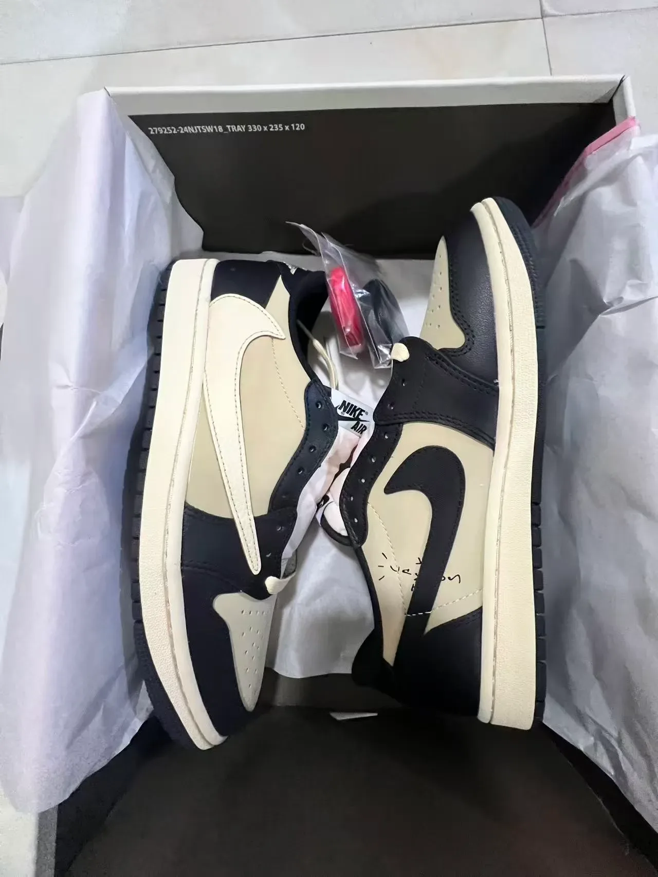 Nike Air Jordan 1 Low Noir Beige Sneakers Lifestyle 9