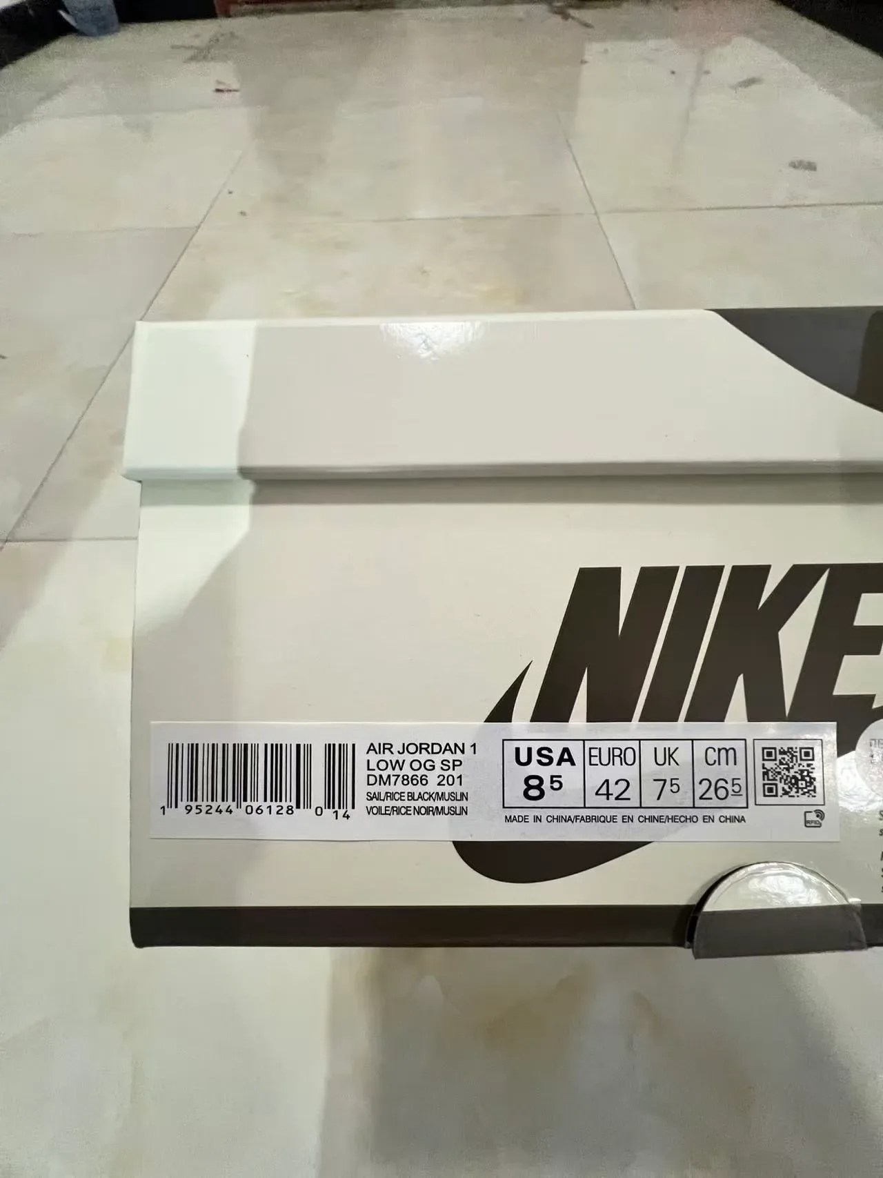 Nike Air Jordan 1 Low Noir Beige Sneakers Lifestyle 10