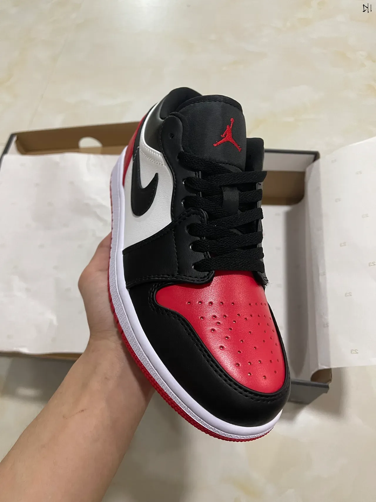 Nike Air Jordan 1 Low Noir Blanc Rouge chaussures lifestyle 2