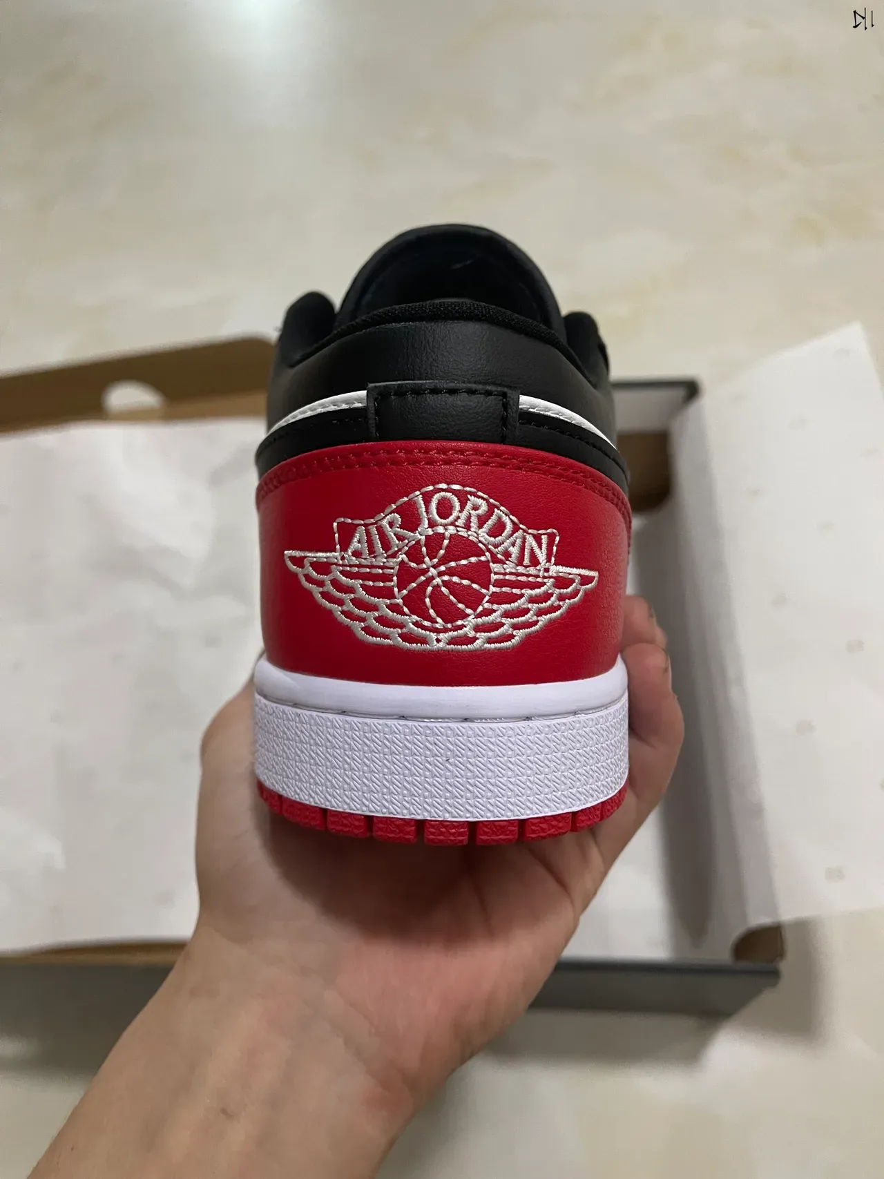 Nike Air Jordan 1 Low Noir Blanc Rouge chaussures lifestyle 6