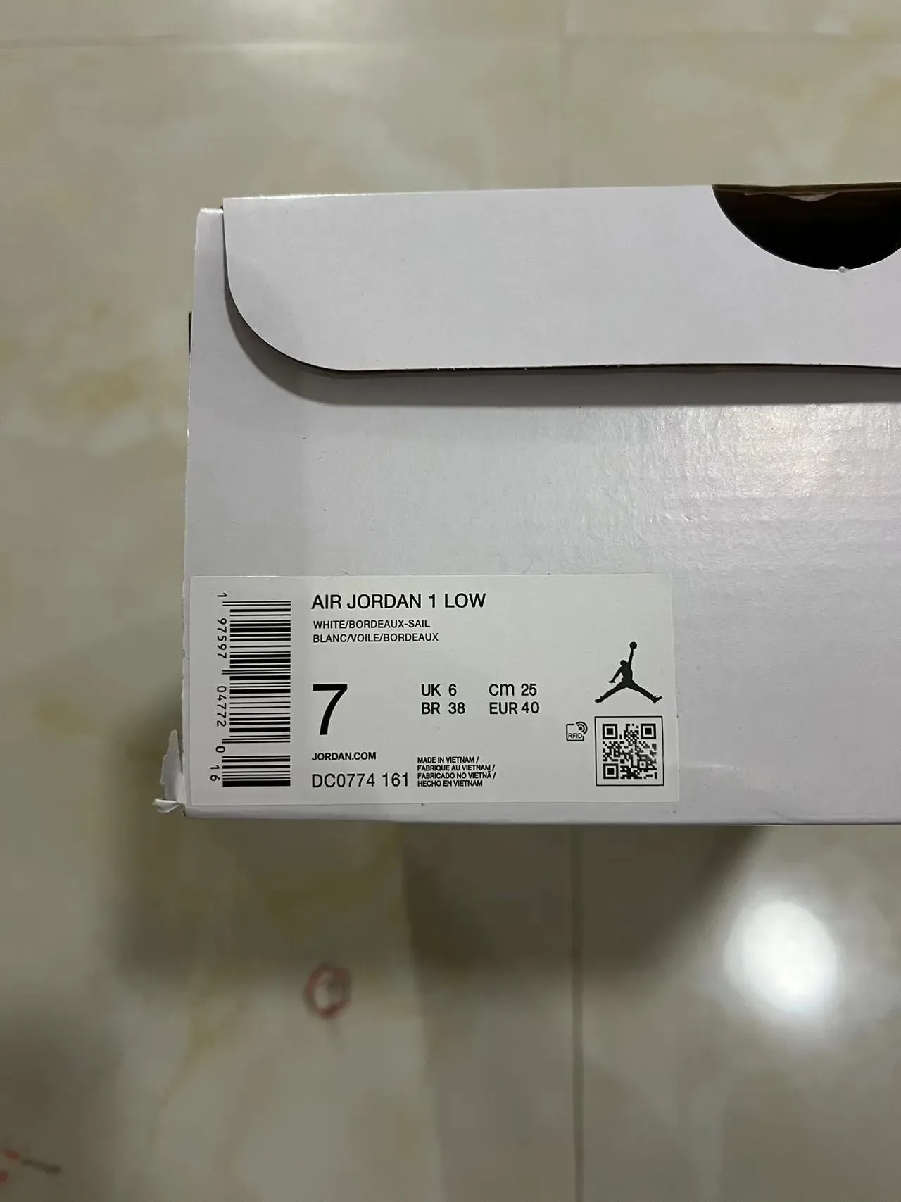 Nike Air Jordan 1 Low Borgoña y Blanco Sneakers Lifestyle 10