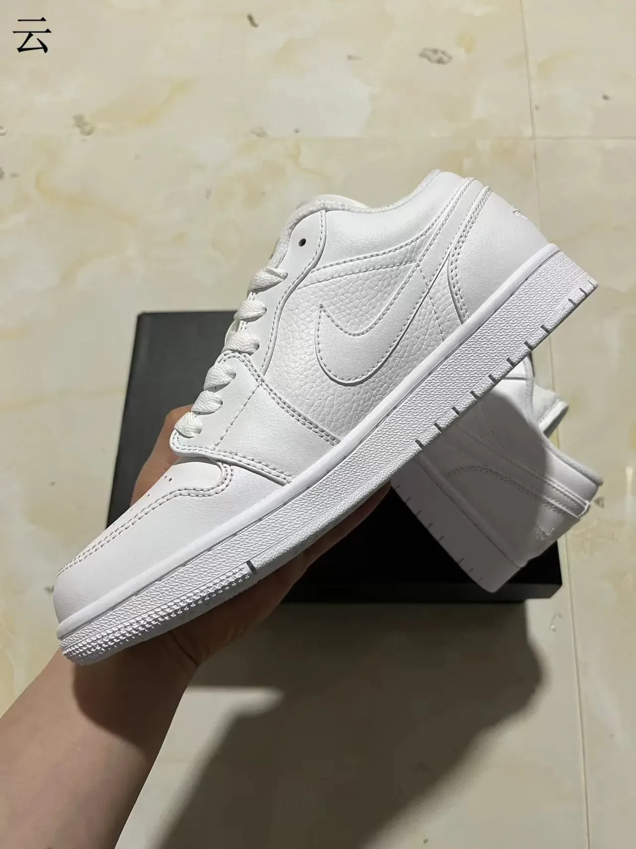 Nike Air Jordan 1 Low White chaussures mode de vie 5