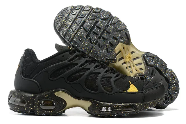 Nike Air Max Plus Chaussures Lifestyle Noir et Or 5