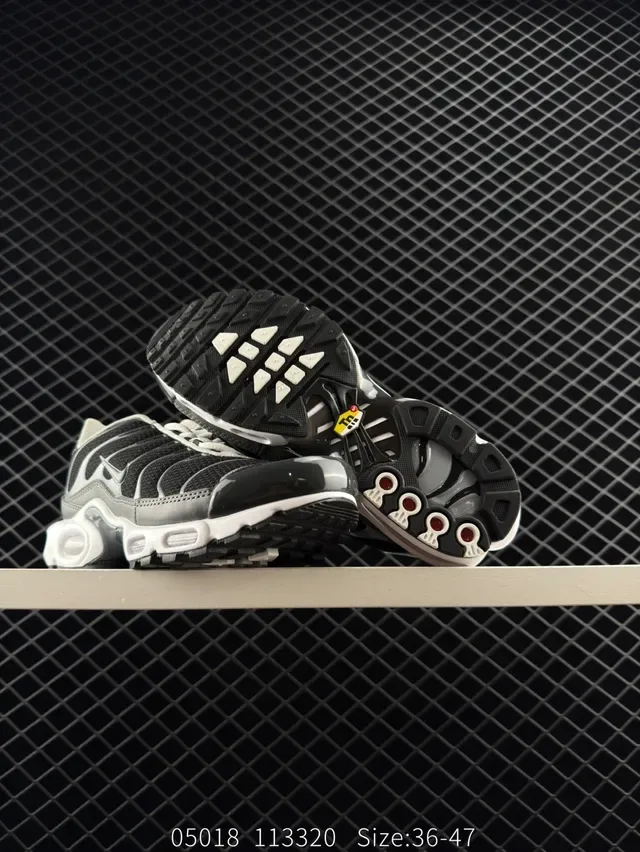 Nike Air Max Plus Black Silver Green Lifestyle Sneakers 3