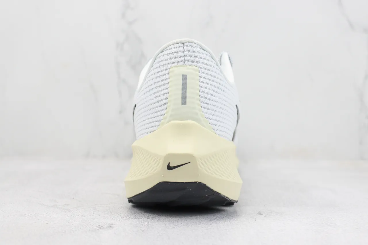 Nike Air Zoom Pegasus 40 أبيض كريمي أسود أحذية رياضية 9