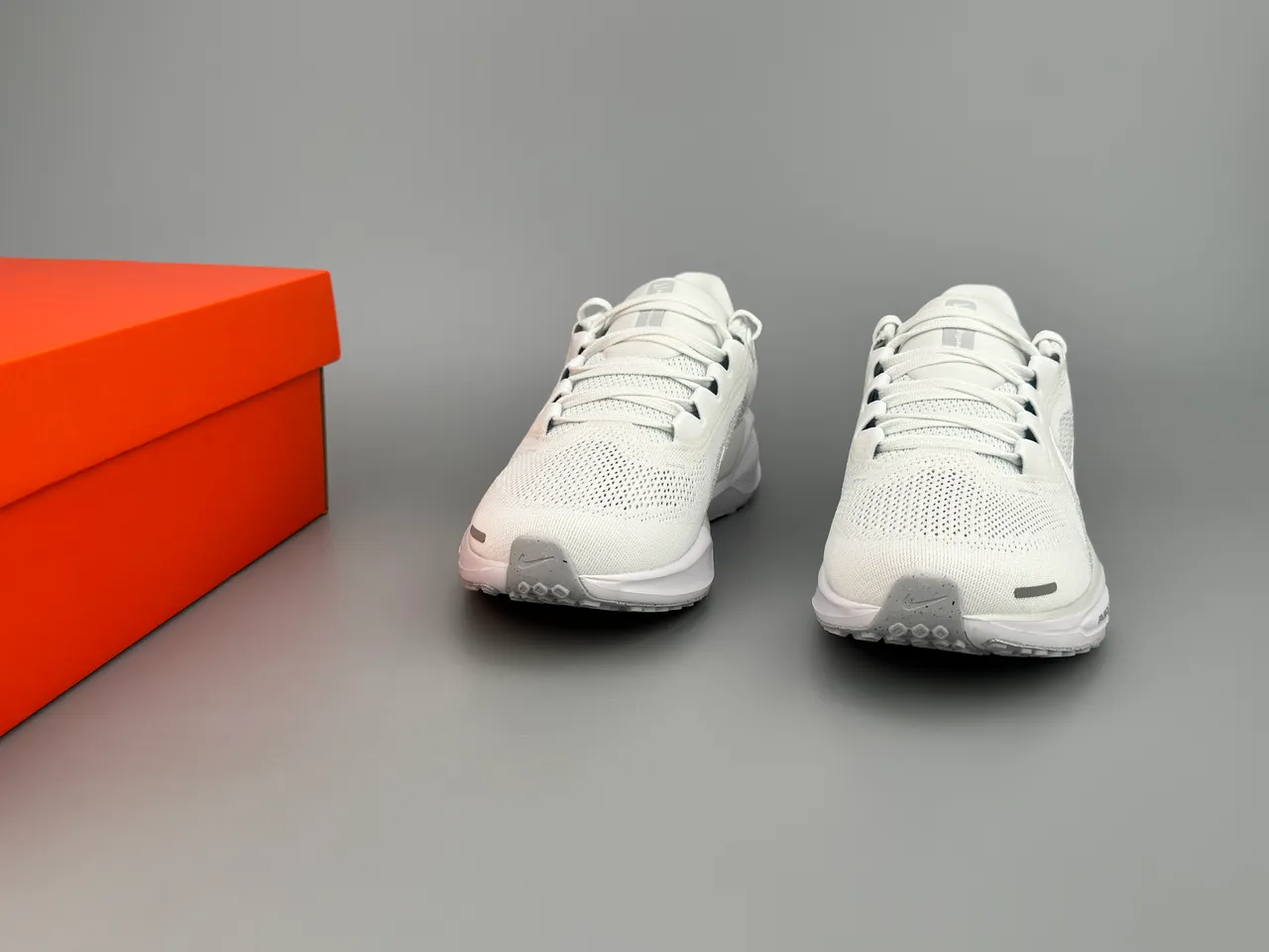 Nike Air Zoom Pegasus White Gray Engineered Mesh Upper Full-Length Cushioning Running Shoes 3