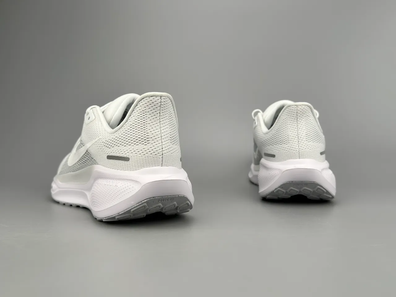 Nike Air Zoom Pegasus White Gray Engineered Mesh Upper Full-Length Cushioning Running Shoes 4