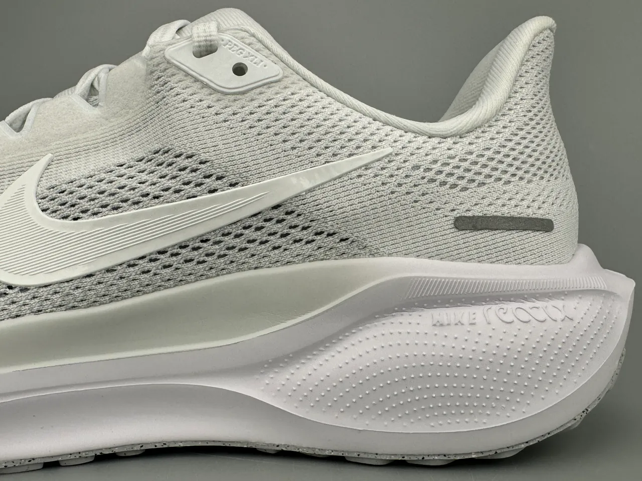 Nike Air Zoom Pegasus White Gray Engineered Mesh Upper Full-Length Cushioning Running Shoes 5
