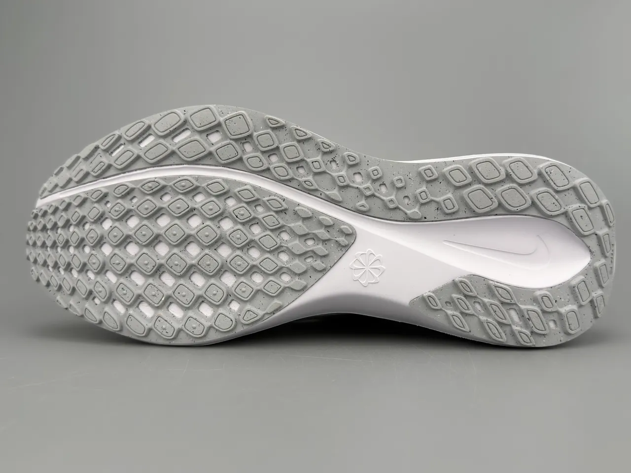 Nike Air Zoom Pegasus White Gray Engineered Mesh Upper Full-Length Cushioning Running Shoes 8