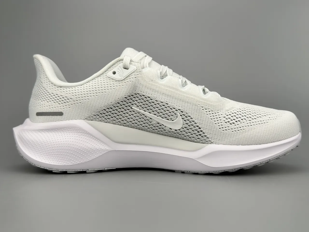 Nike Air Zoom Pegasus White Gray Engineered Mesh Upper Full-Length Cushioning Running Shoes 10