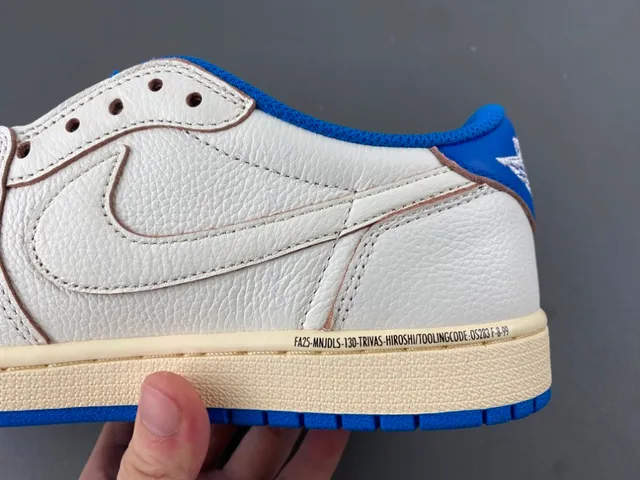 Nike Beige Blue Deconstructed Low-Top Oversized Swoosh Overlay Lifestyle Sneakers 5