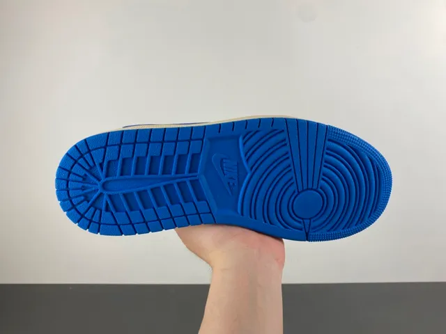 Nike Beige Blue Deconstructed Low-Top Oversized Swoosh Overlay Lifestyle Sneakers 10