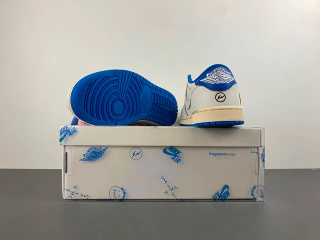Nike Beige Blue Deconstructed Low-Top Oversized Swoosh Overlay Lifestyle Sneakers 17