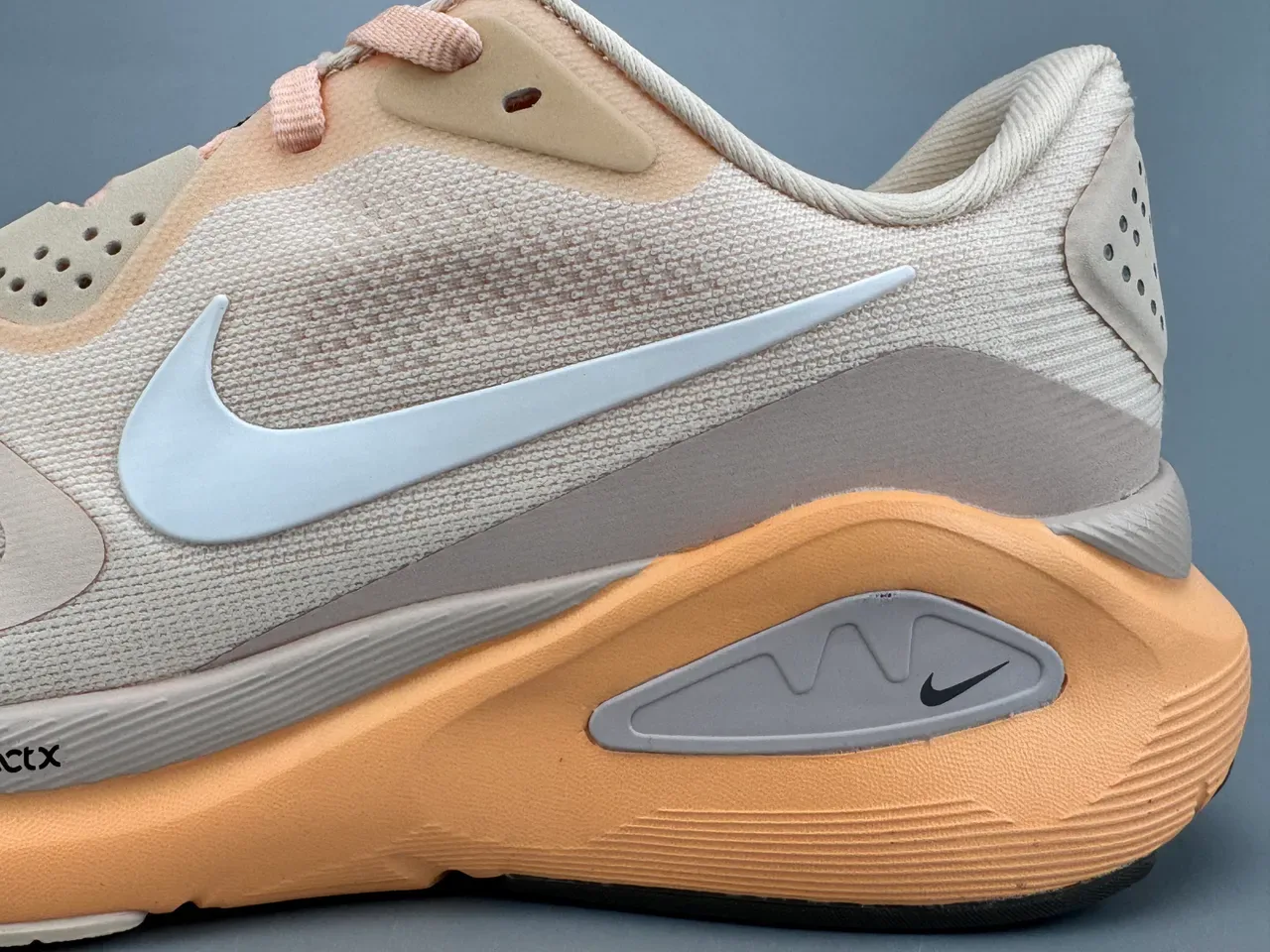 Nike Beige Orange Engineered Mesh Upper Sculpted Midsole Running Shoes 5