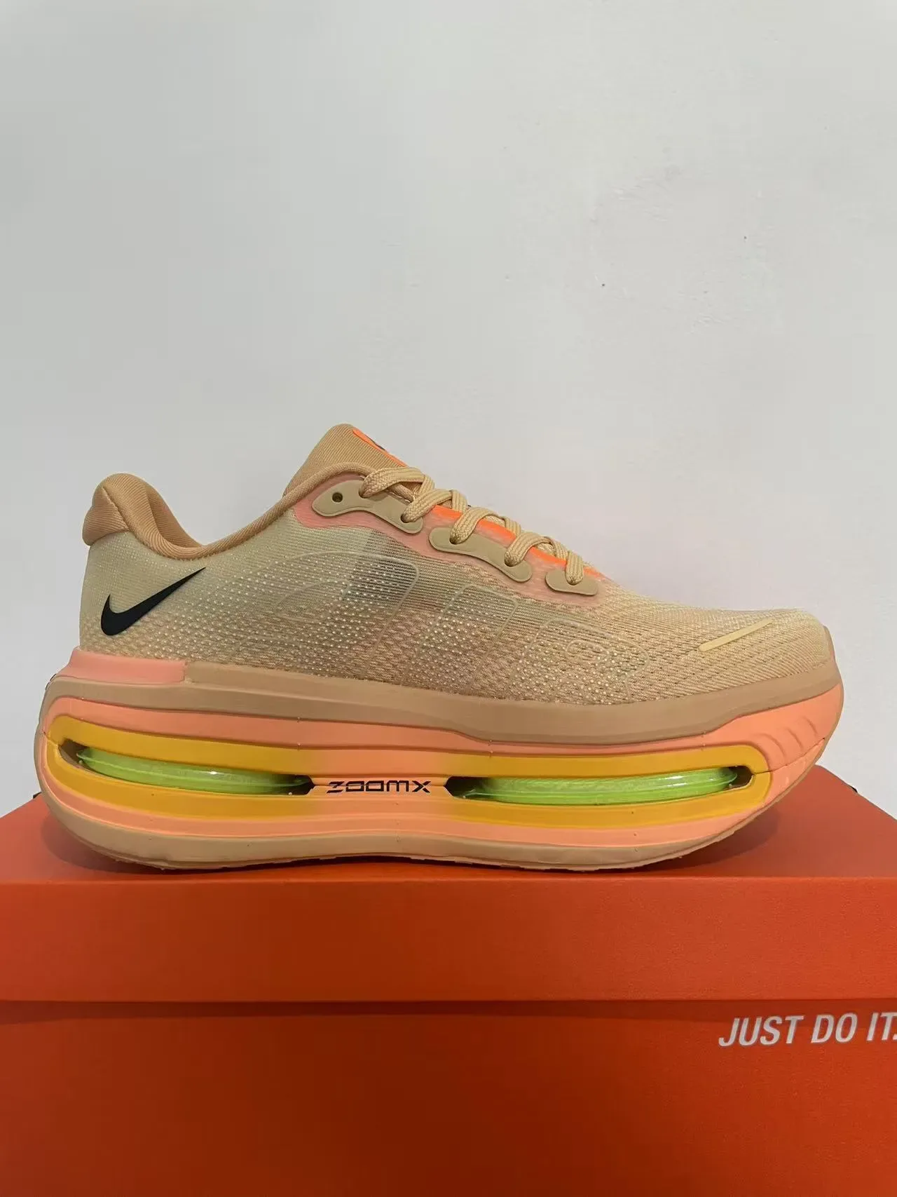 Nike بيج أورانج أعلى محبك مرئي وحدة Air Zoom أحذية لايف ستايل 2