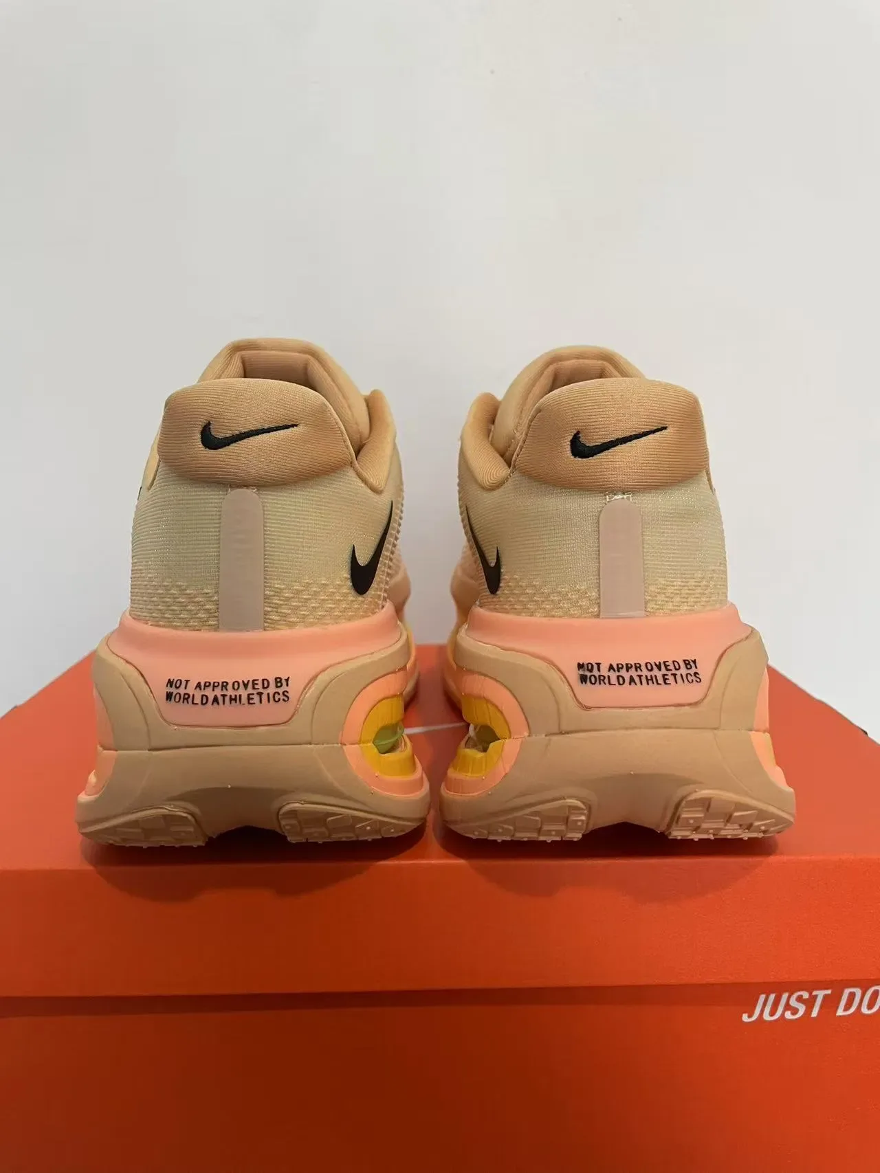Nike بيج أورانج أعلى محبك مرئي وحدة Air Zoom أحذية لايف ستايل 3