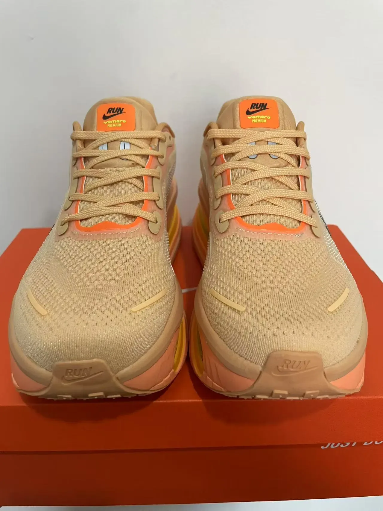Nike بيج أورانج أعلى محبك مرئي وحدة Air Zoom أحذية لايف ستايل 5